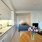 Transit Hel Airport Apartament