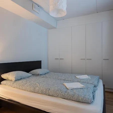 Transit Hel Airport Apartamento *