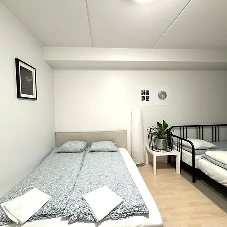 Transit Hel Airport Apartament *